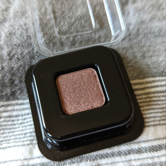 Makeup Forever Mini eyeshadow in i544 (pink granite shimmer)